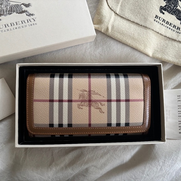 Authentic Burberry Haymarket Penrose Continental Wallet - Picture 1 of 10